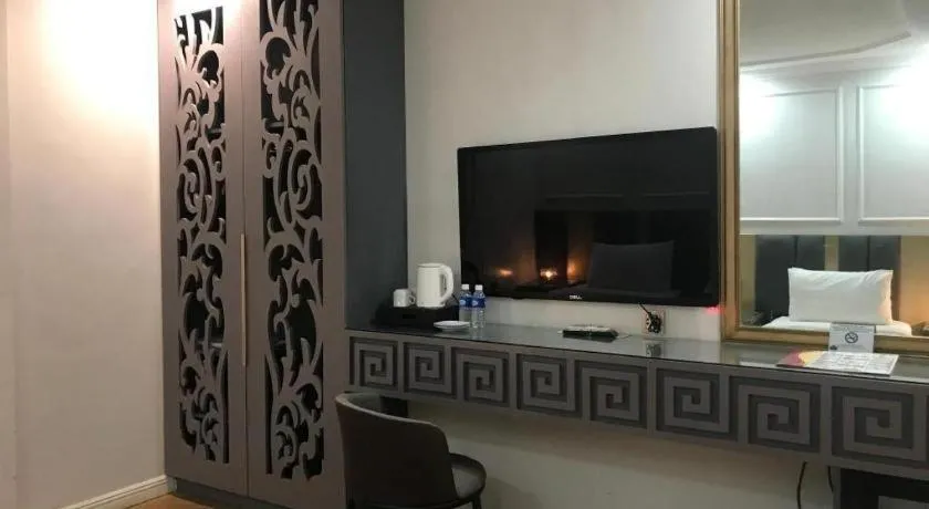 Queen Margarette Hotel