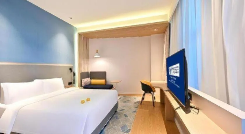 Bed in Holiday Inn Express Shenzhen North Station By IHG