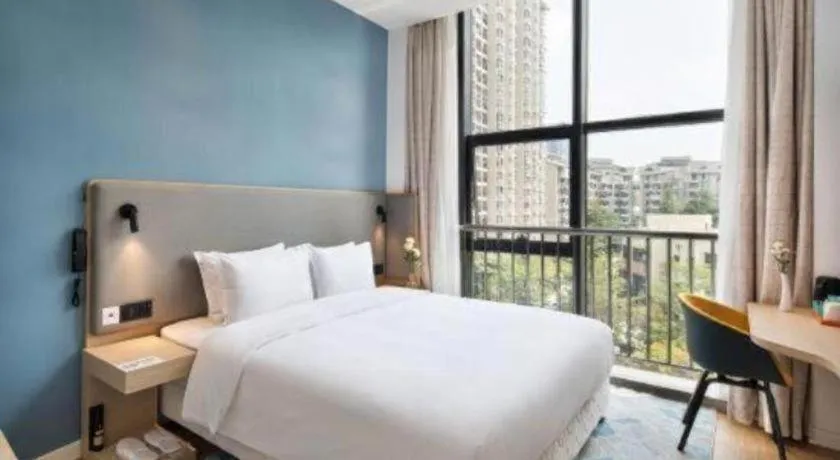 Bed in Holiday Inn Express Shenzhen North Station By IHG