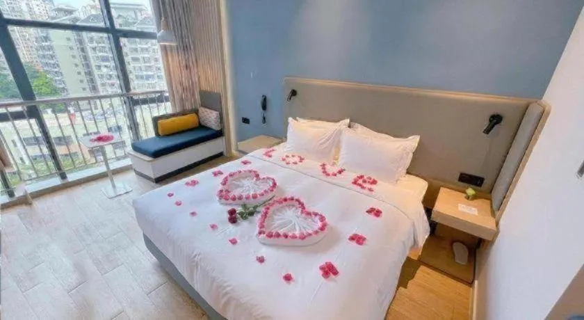 Bed in Holiday Inn Express Shenzhen North Station By IHG