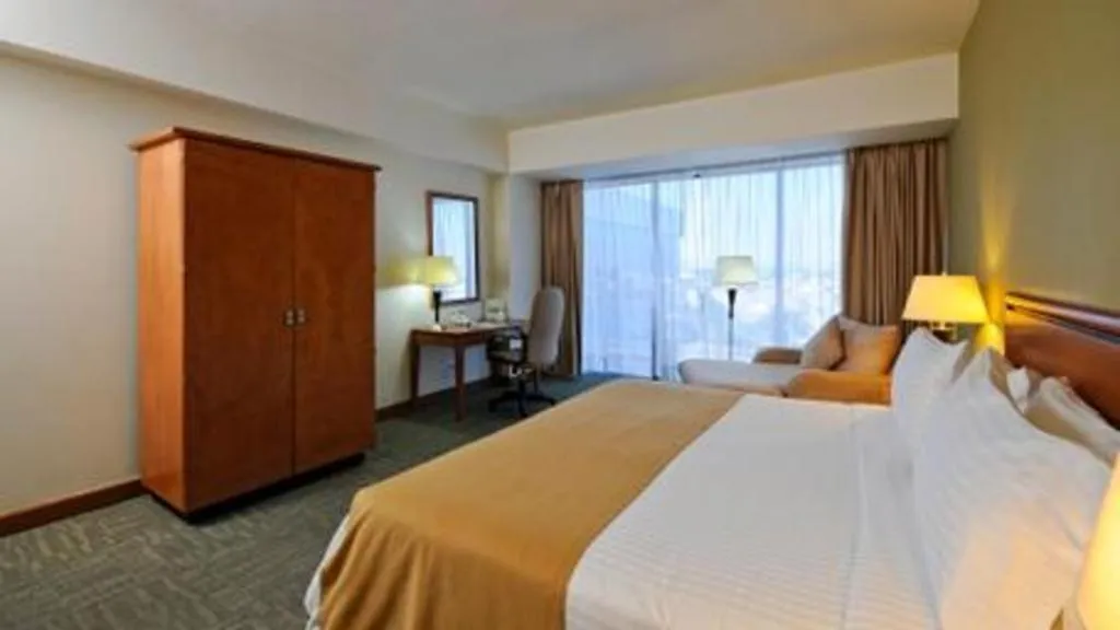 Bed in Holiday Inn Irapuato By IHG