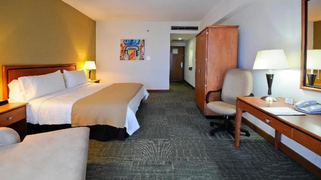 Bed in Holiday Inn Irapuato By IHG