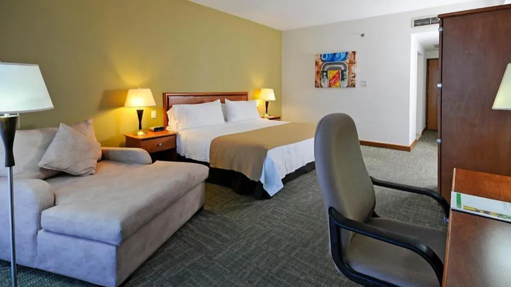 Bed in Holiday Inn Irapuato By IHG