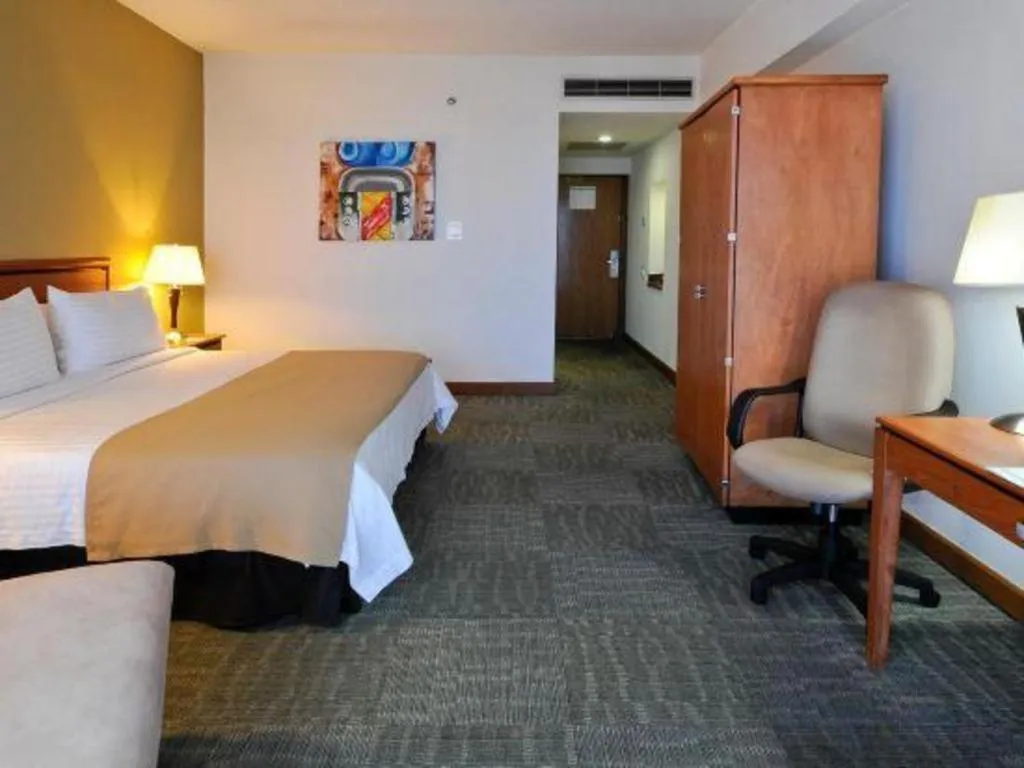 Bed in Holiday Inn Irapuato By IHG