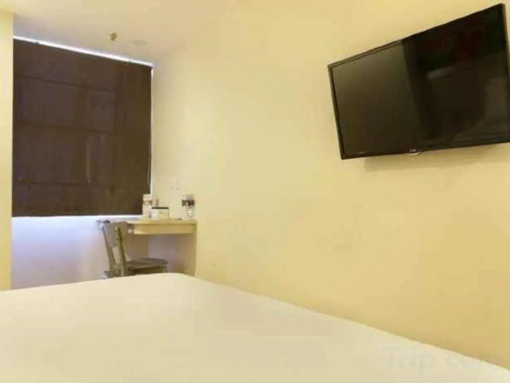 Bed in Nite and Day Batam Jodoh Square