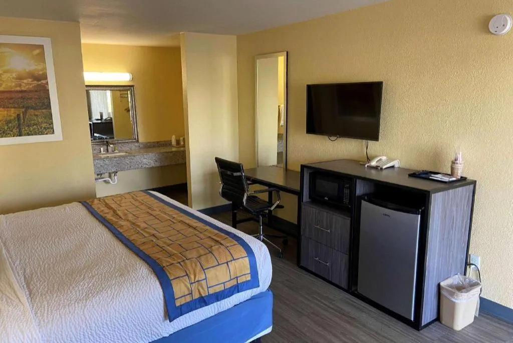 Bed in Days Inn by Wyndham Okmulgee