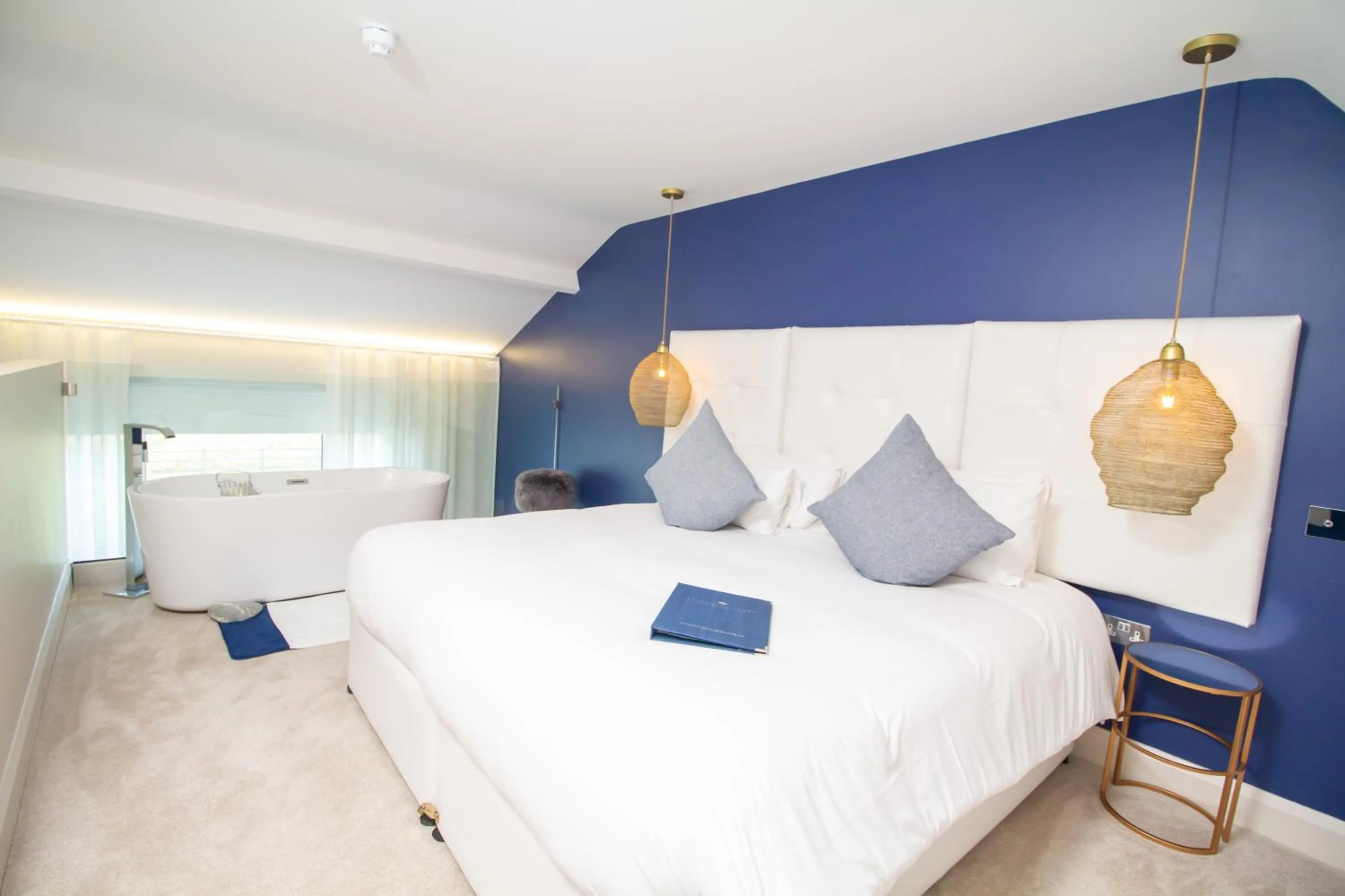 Bedroom, Bed in Connemara Sands Hotel & Spa