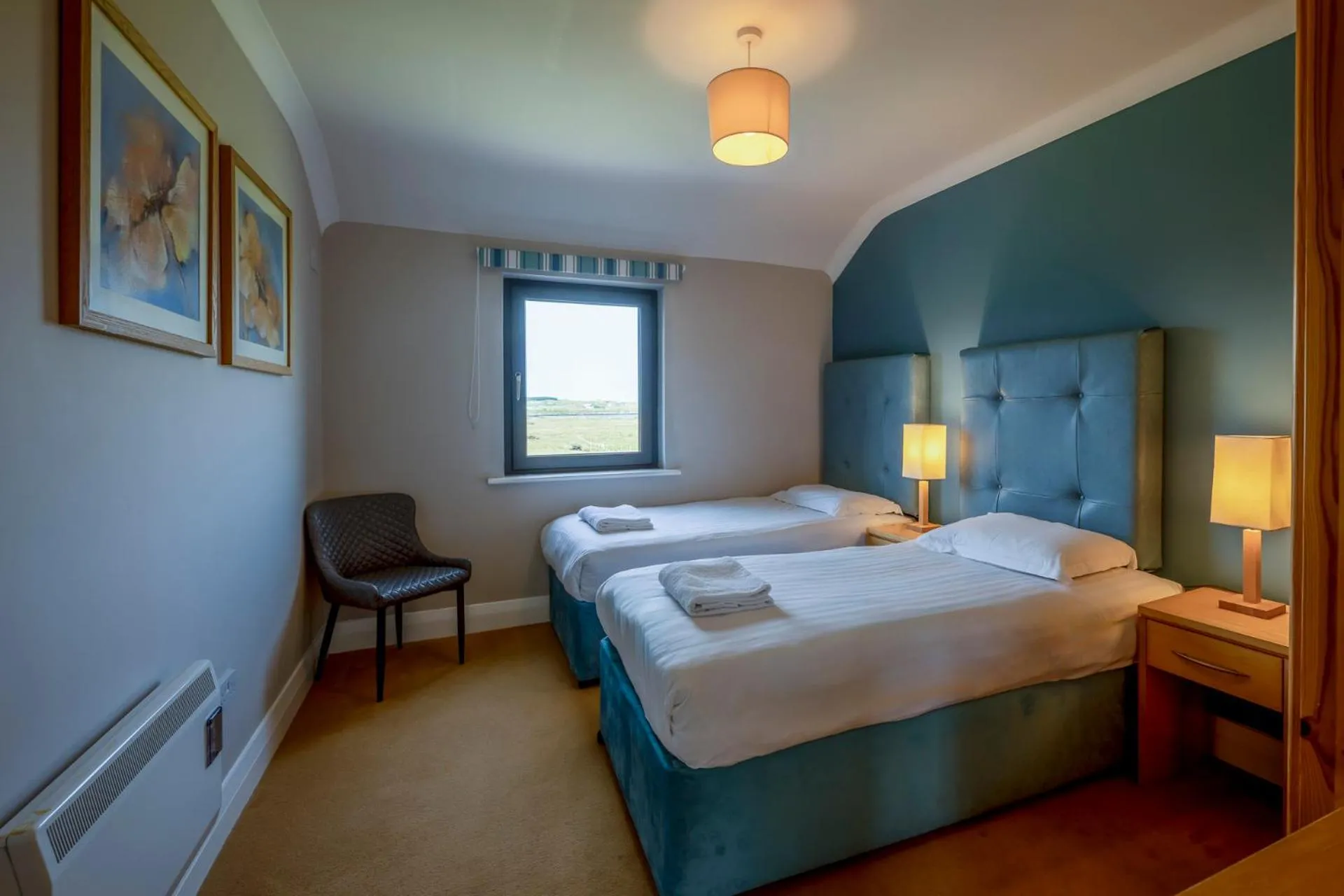 Bedroom, Bed in Connemara Sands Hotel & Spa