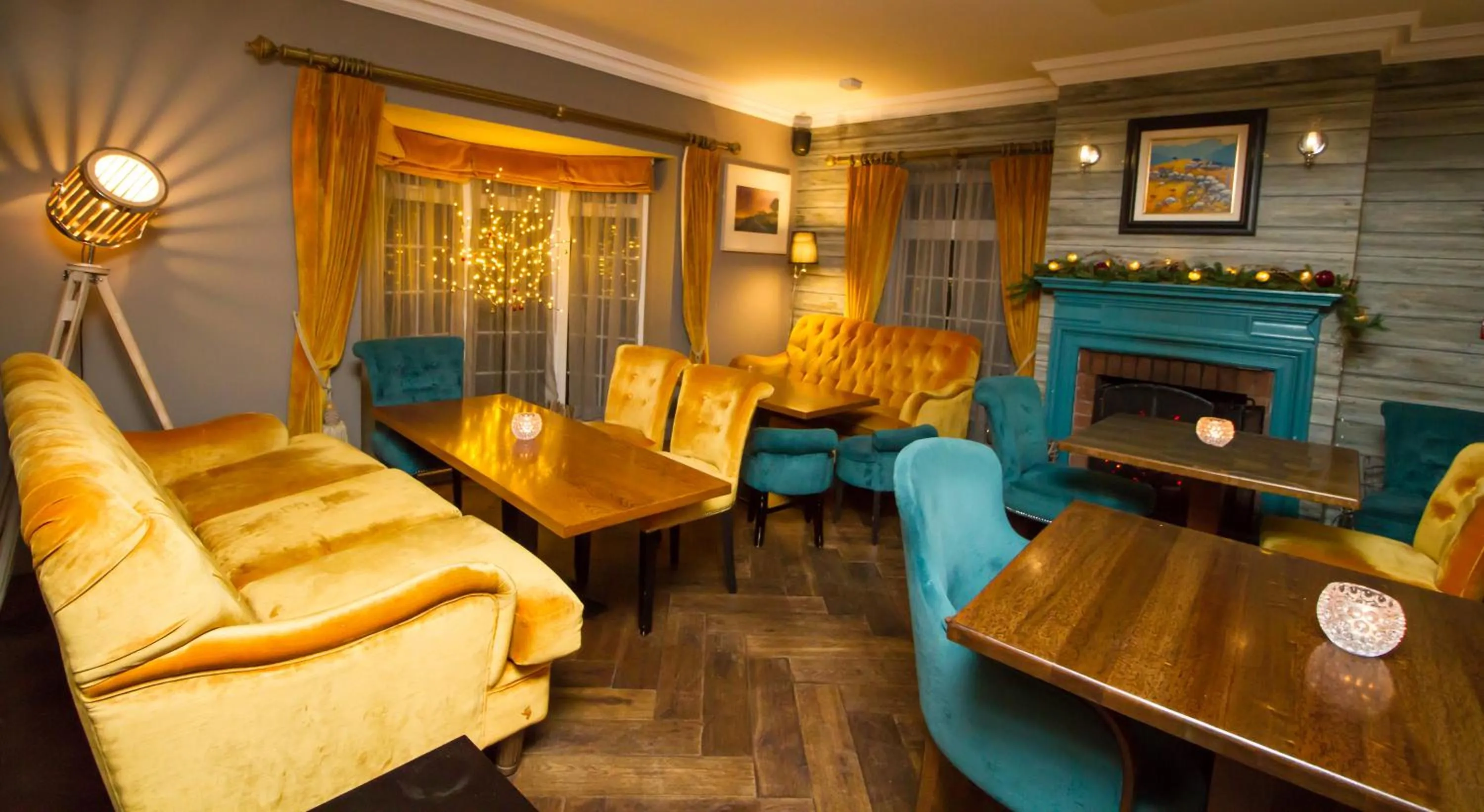 Lounge or bar in Connemara Sands Hotel & Spa