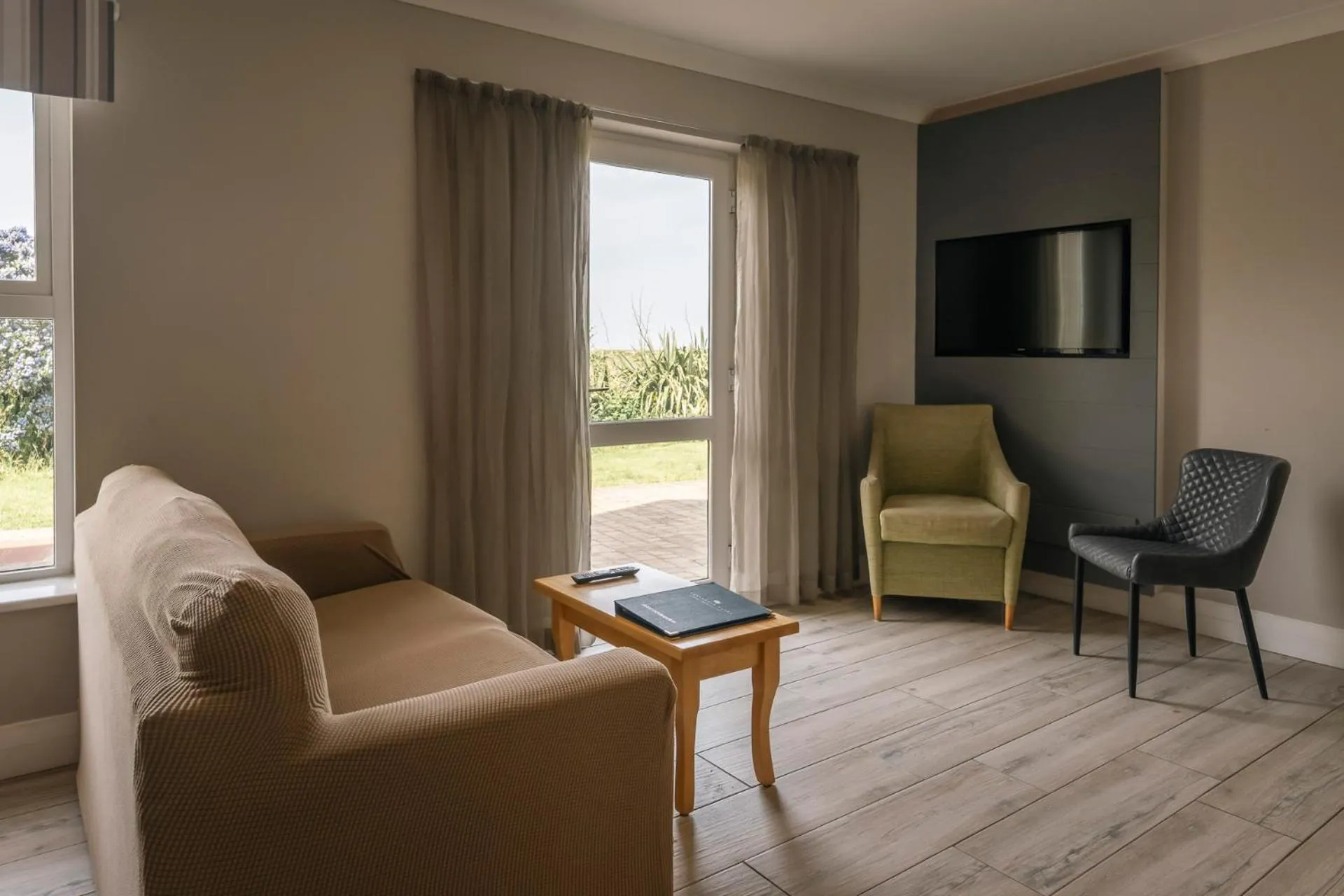 Living room in Connemara Sands Hotel & Spa