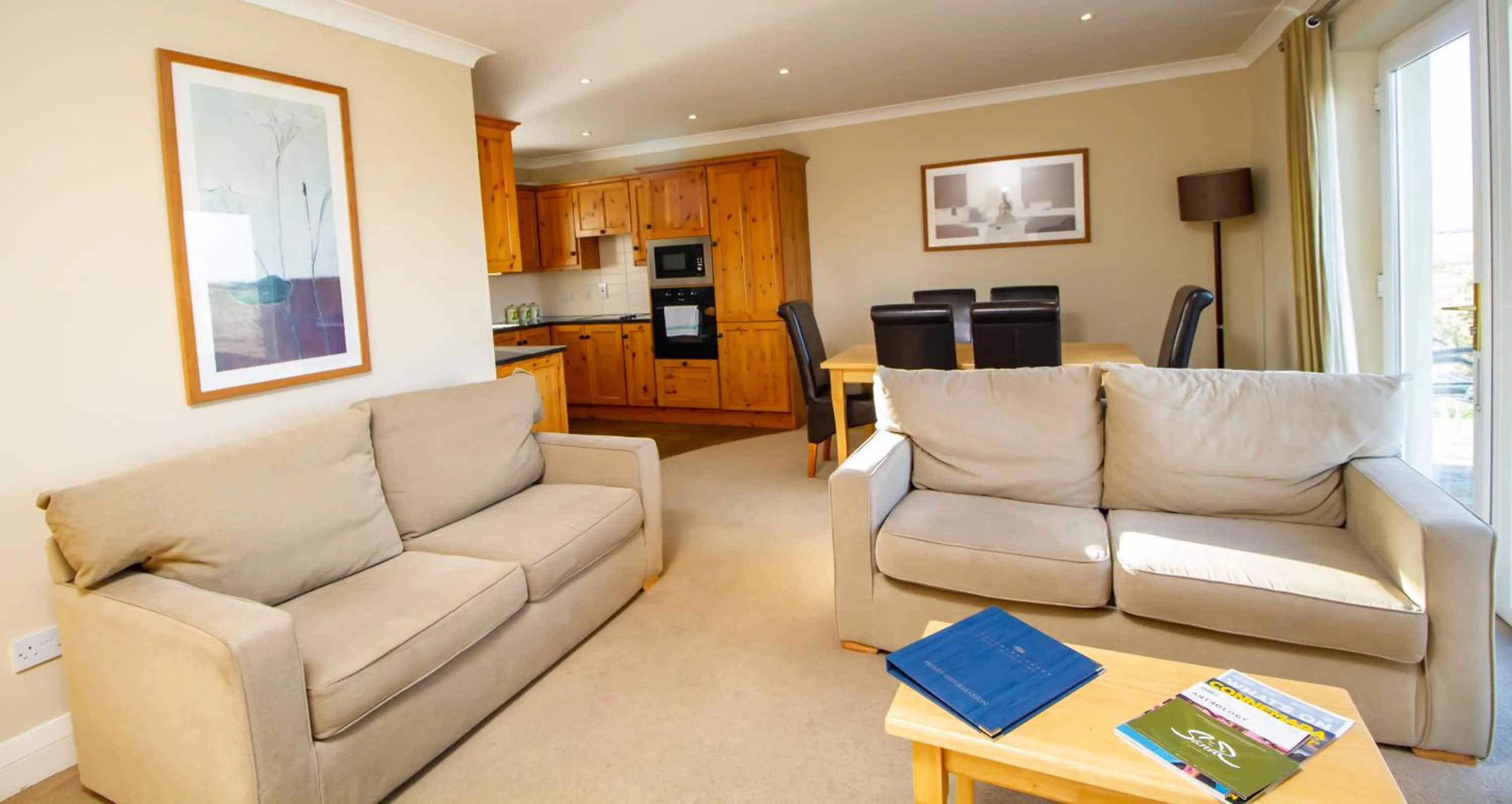 Living room in Connemara Sands Hotel & Spa