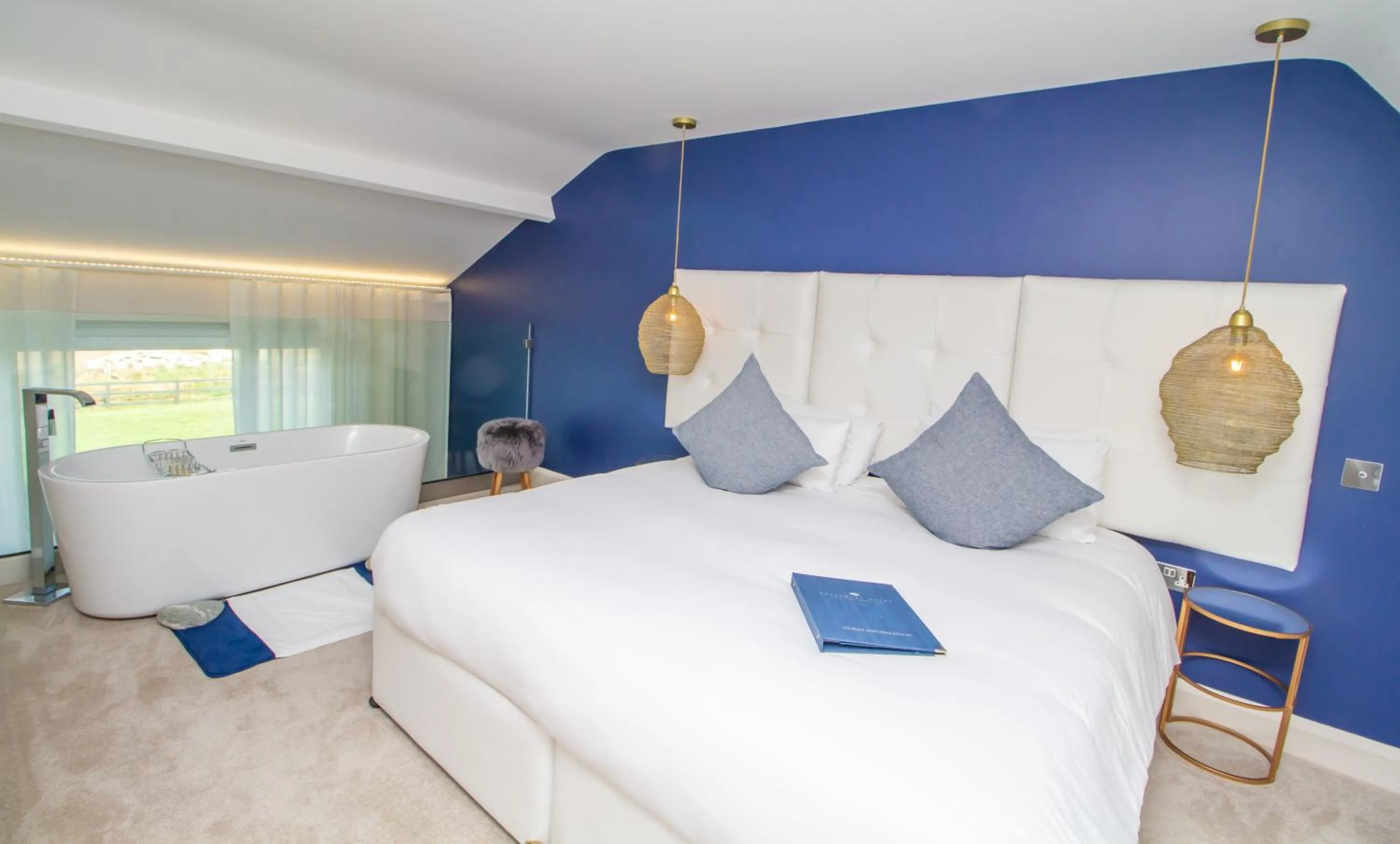 Bedroom, Bed in Connemara Sands Hotel & Spa