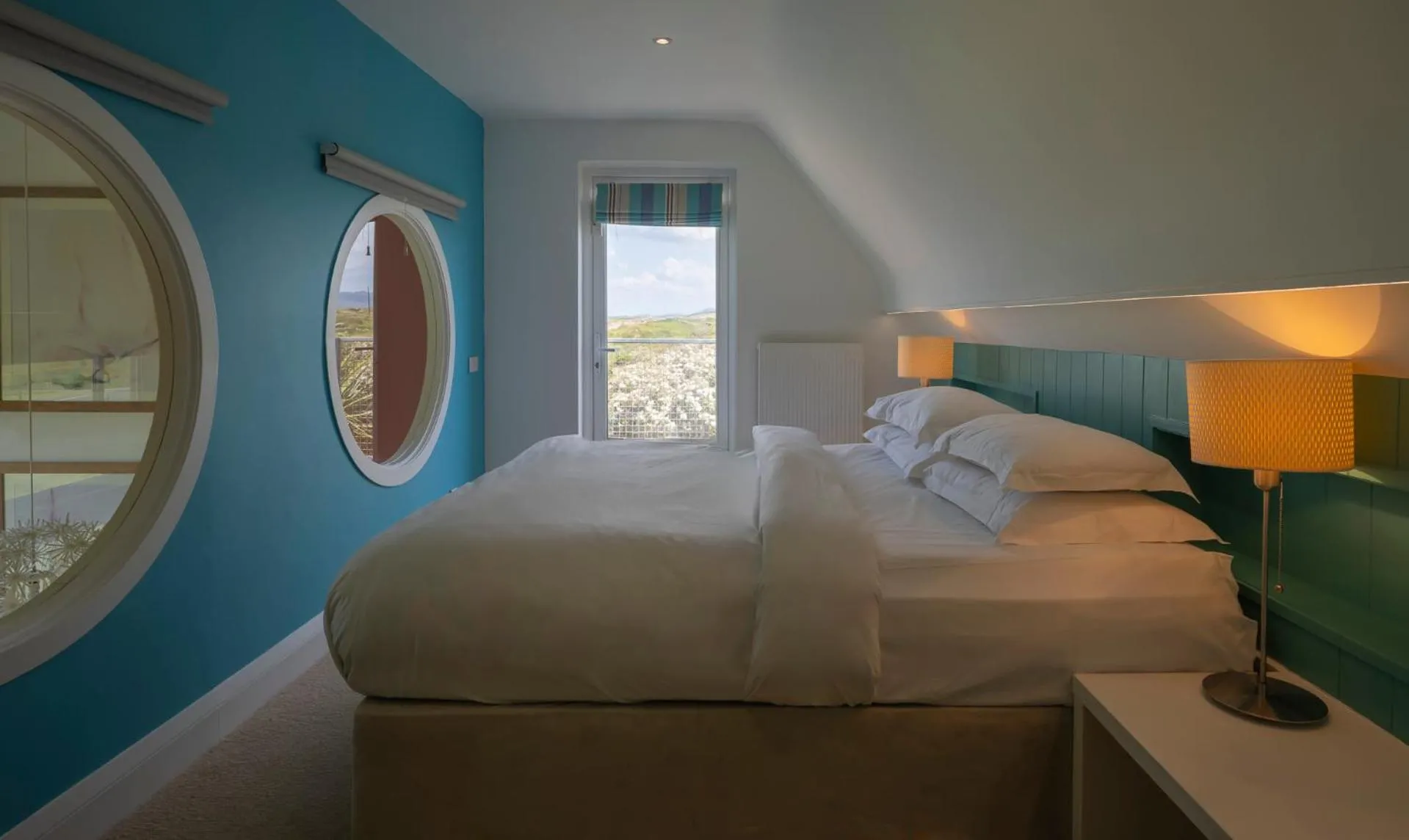 Bed in Connemara Sands Hotel & Spa