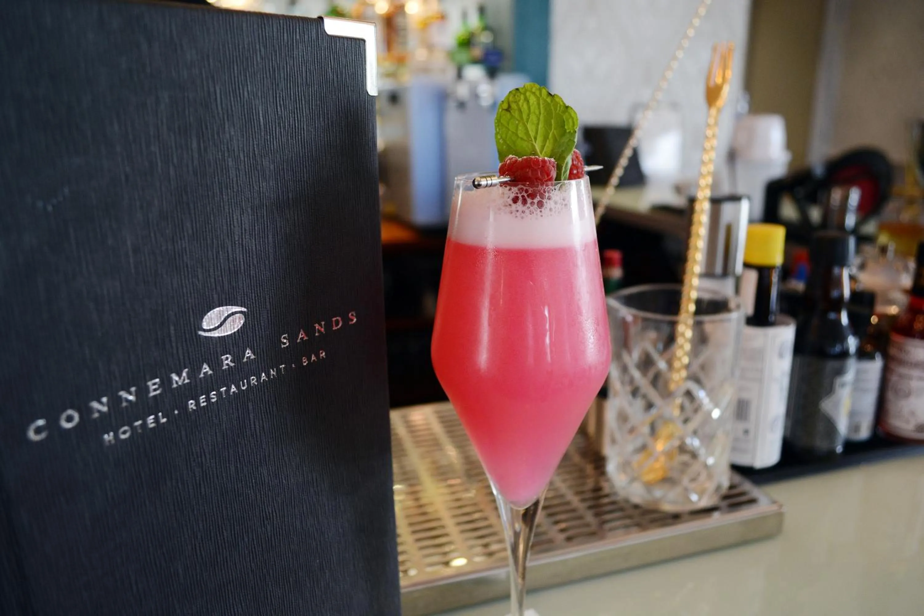 Lounge or bar in Connemara Sands Hotel & Spa