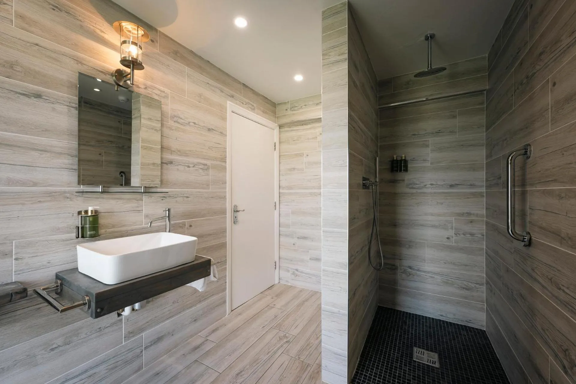 Shower in Connemara Sands Hotel & Spa