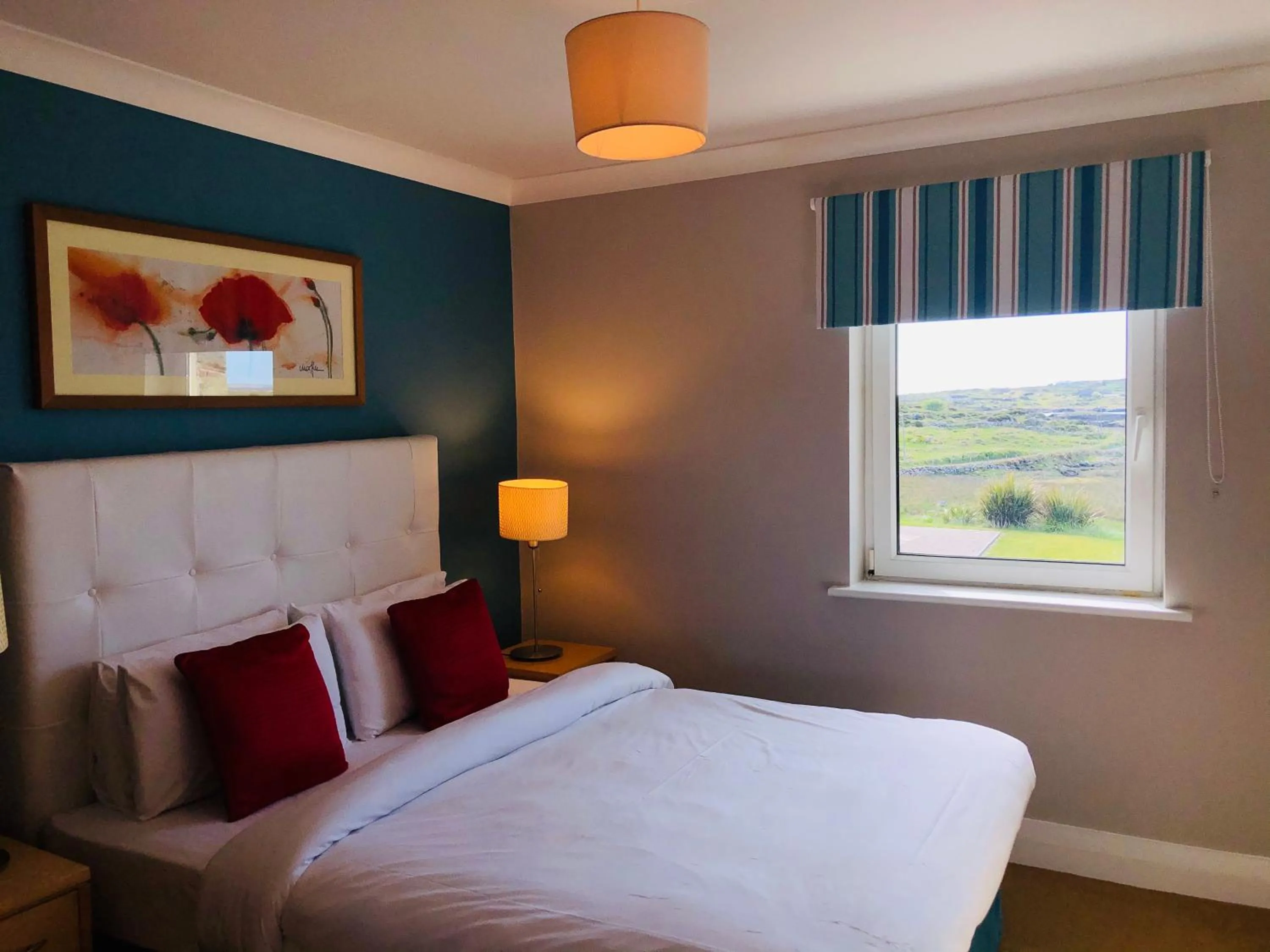Bedroom, Bed in Connemara Sands Hotel & Spa
