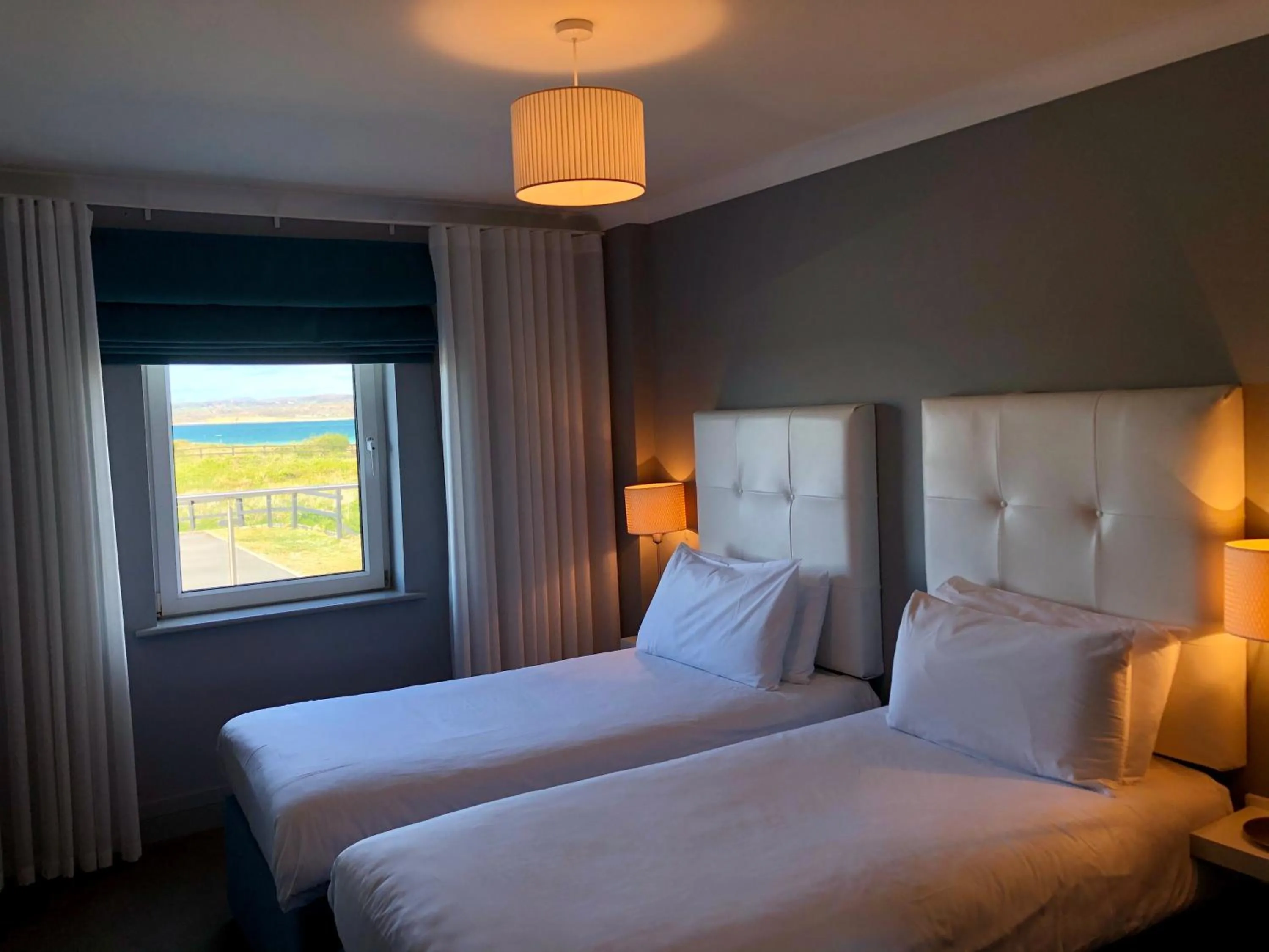 Bedroom, Bed in Connemara Sands Hotel & Spa