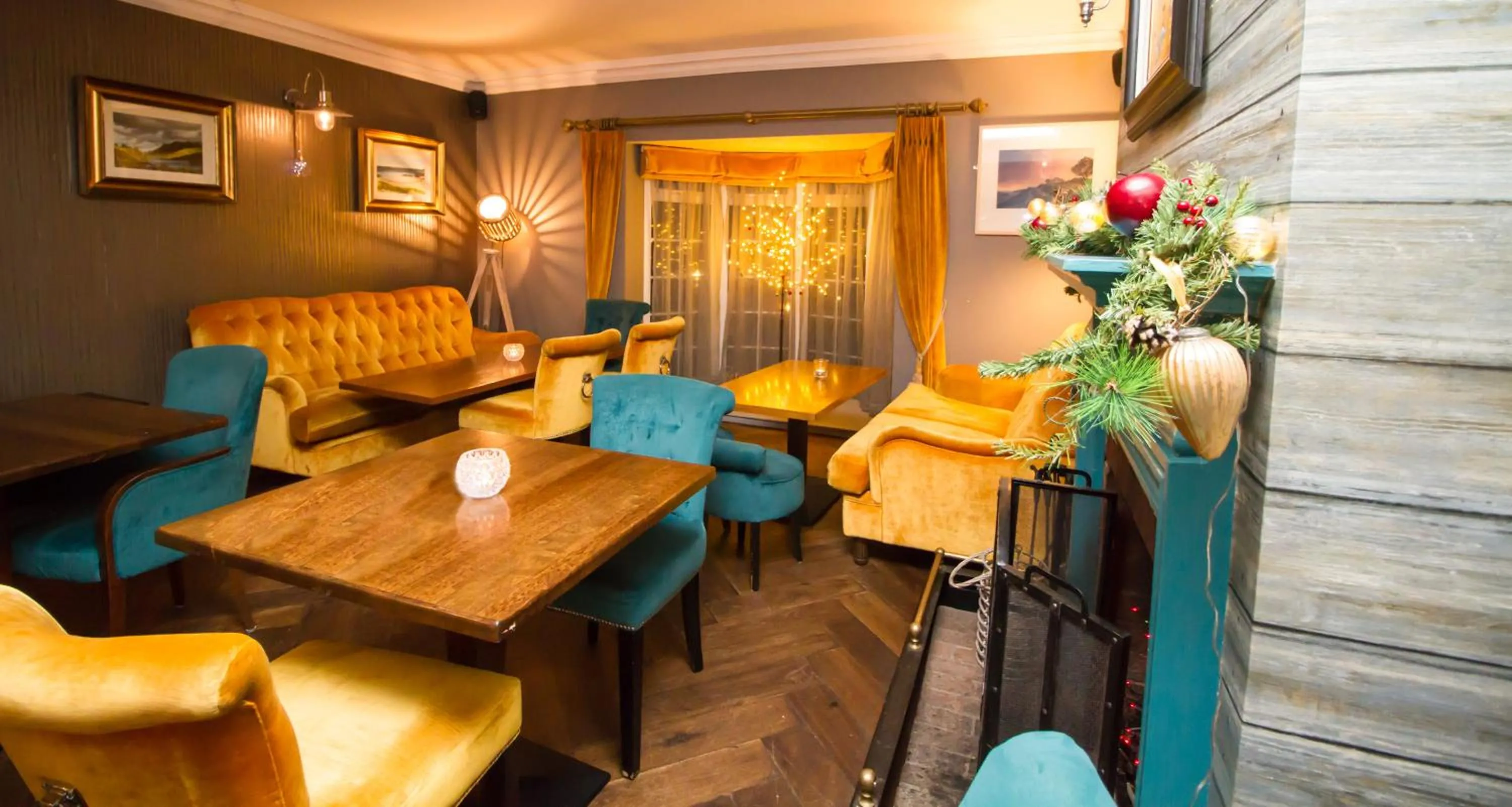 Lounge or bar in Connemara Sands Hotel & Spa