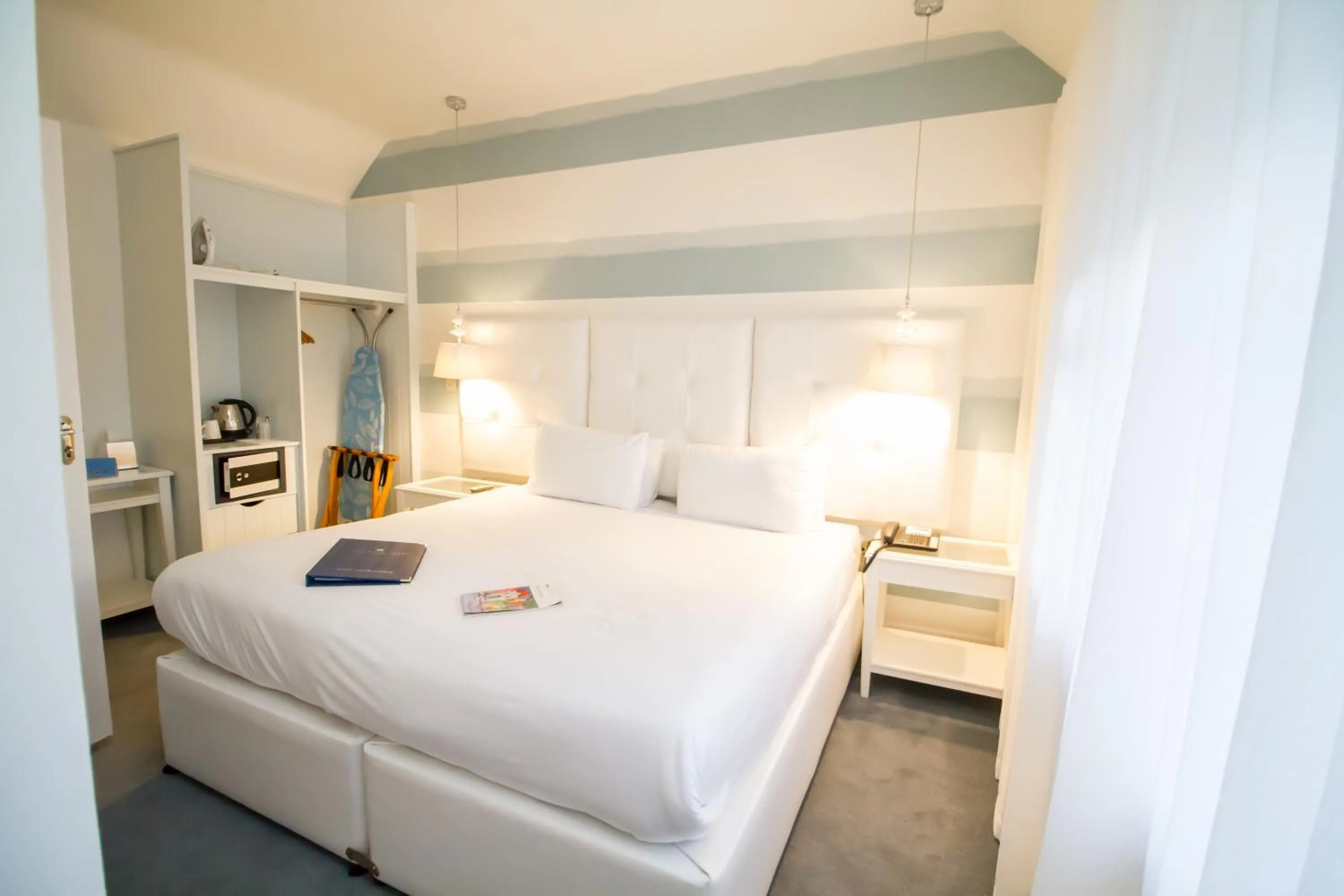 Bedroom, Bed in Connemara Sands Hotel & Spa