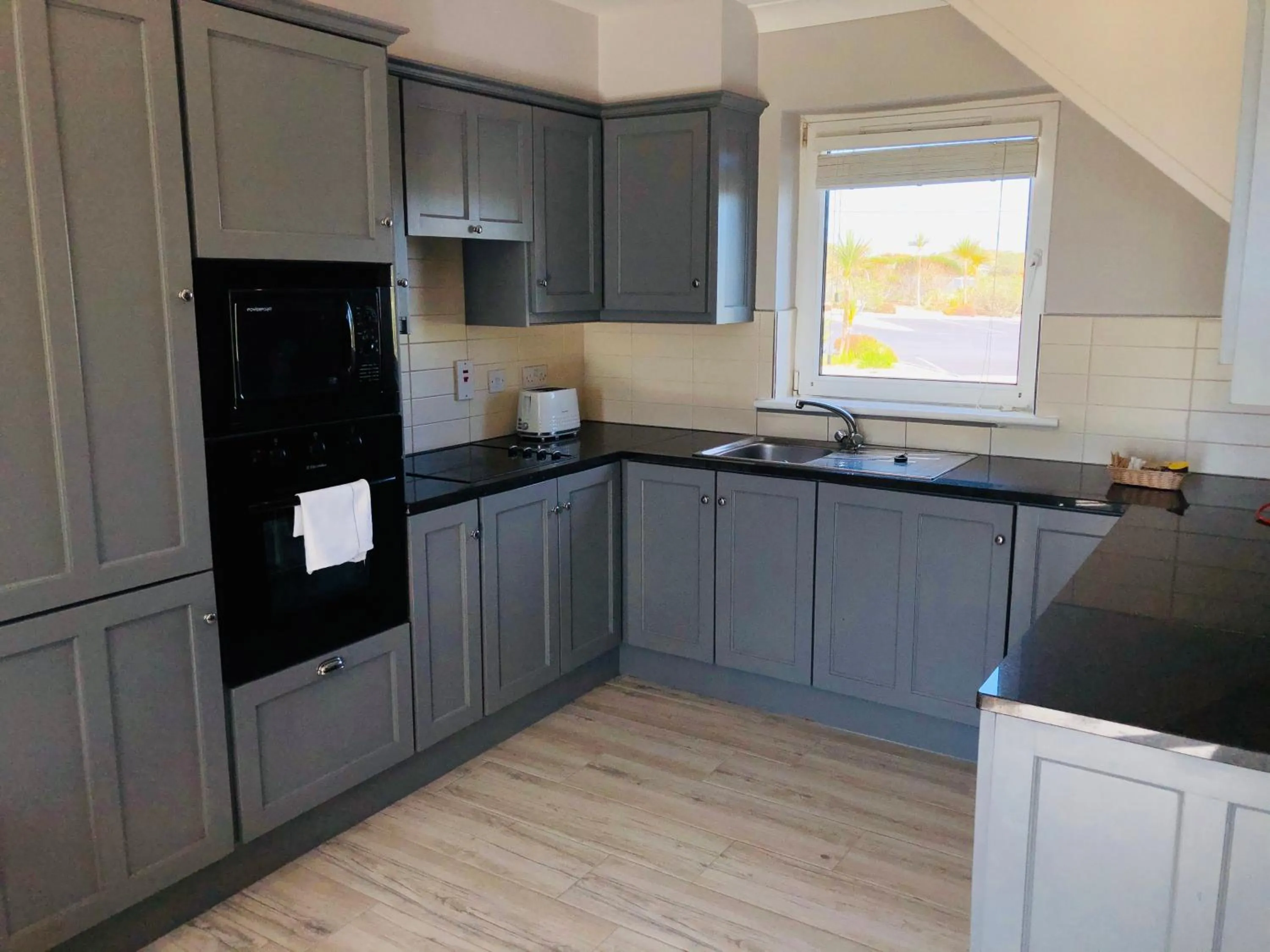 Kitchen or kitchenette in Connemara Sands Hotel & Spa