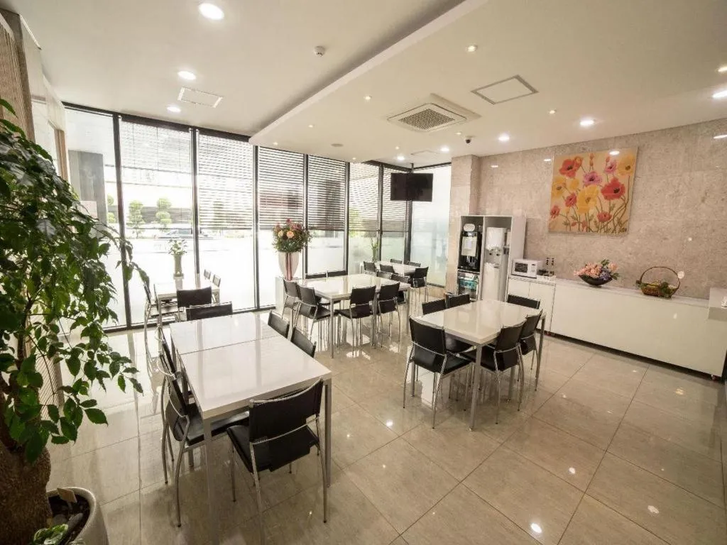 Reve Business Hotel Jeju