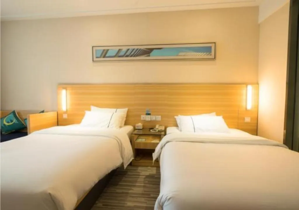 Bed in City Comfort Inn Wuhan High Speed Railway Station