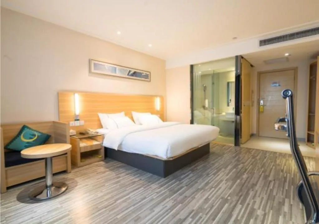 Bed in City Comfort Inn Wuhan High Speed Railway Station