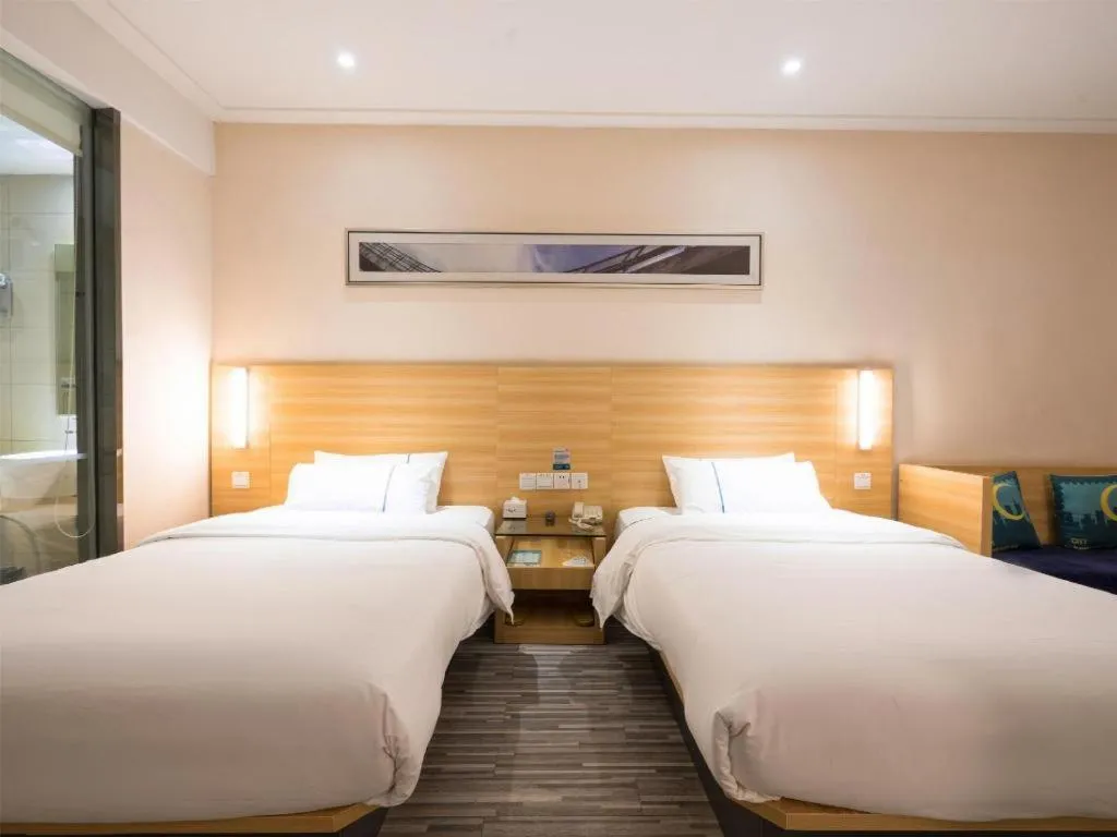 Bed in City Comfort Inn Wuhan High Speed Railway Station