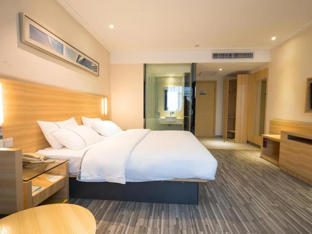 Bed in City Comfort Inn Wuhan High Speed Railway Station