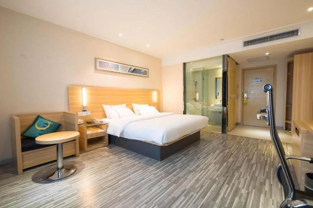 Bed in City Comfort Inn Wuhan High Speed Railway Station