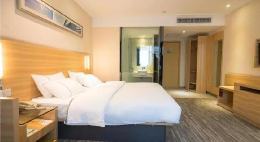 Bed in City Comfort Inn Wuhan High Speed Railway Station