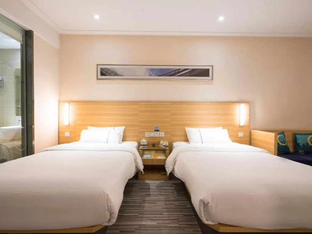 Bed in City Comfort Inn Wuhan High Speed Railway Station