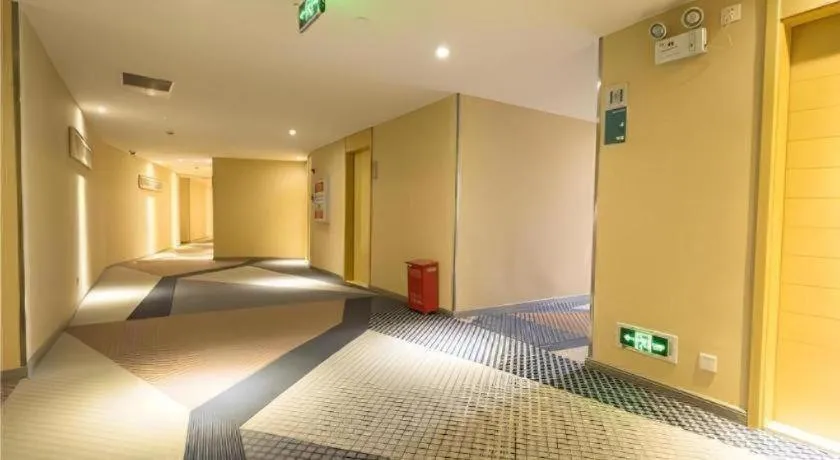 Bed in City Comfort Inn Wuhan High Speed Railway Station