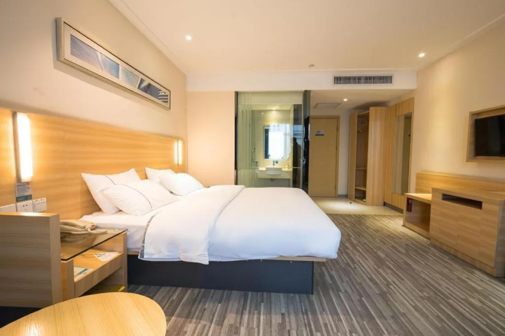 Bed in City Comfort Inn Wuhan High Speed Railway Station