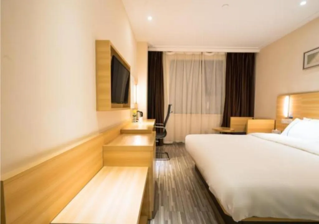 Bed in City Comfort Inn Wuhan High Speed Railway Station