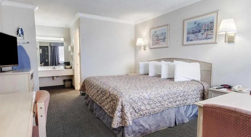 Bed in Econo Lodge Van Horn