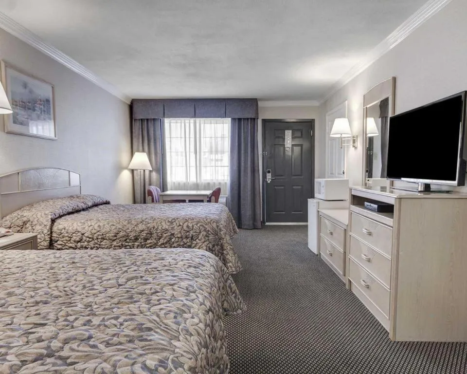 Bed in Econo Lodge Van Horn