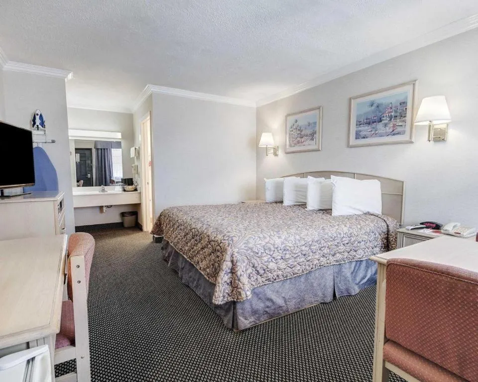 Bed in Econo Lodge Van Horn