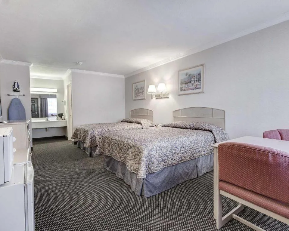 Bed in Econo Lodge Van Horn