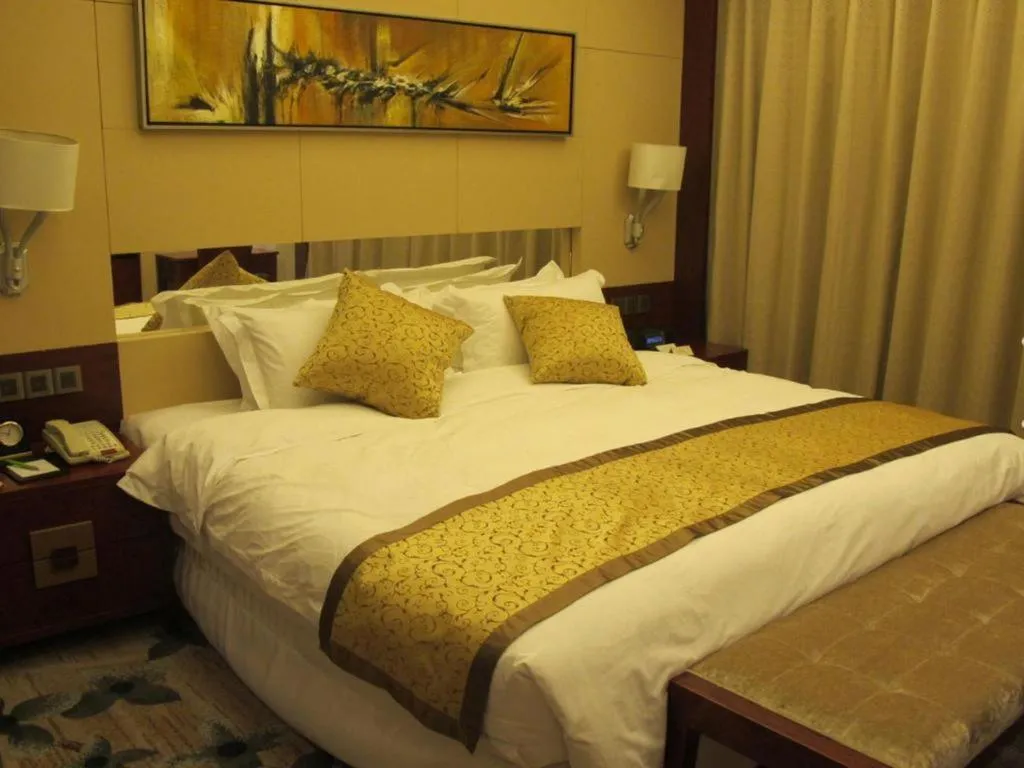 Bed in Dezhou Regal Kangbo Hotel