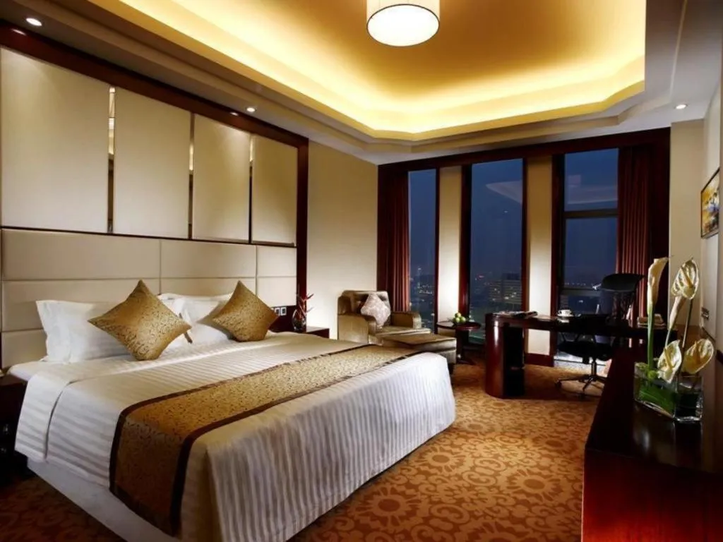 Bed in Dezhou Regal Kangbo Hotel