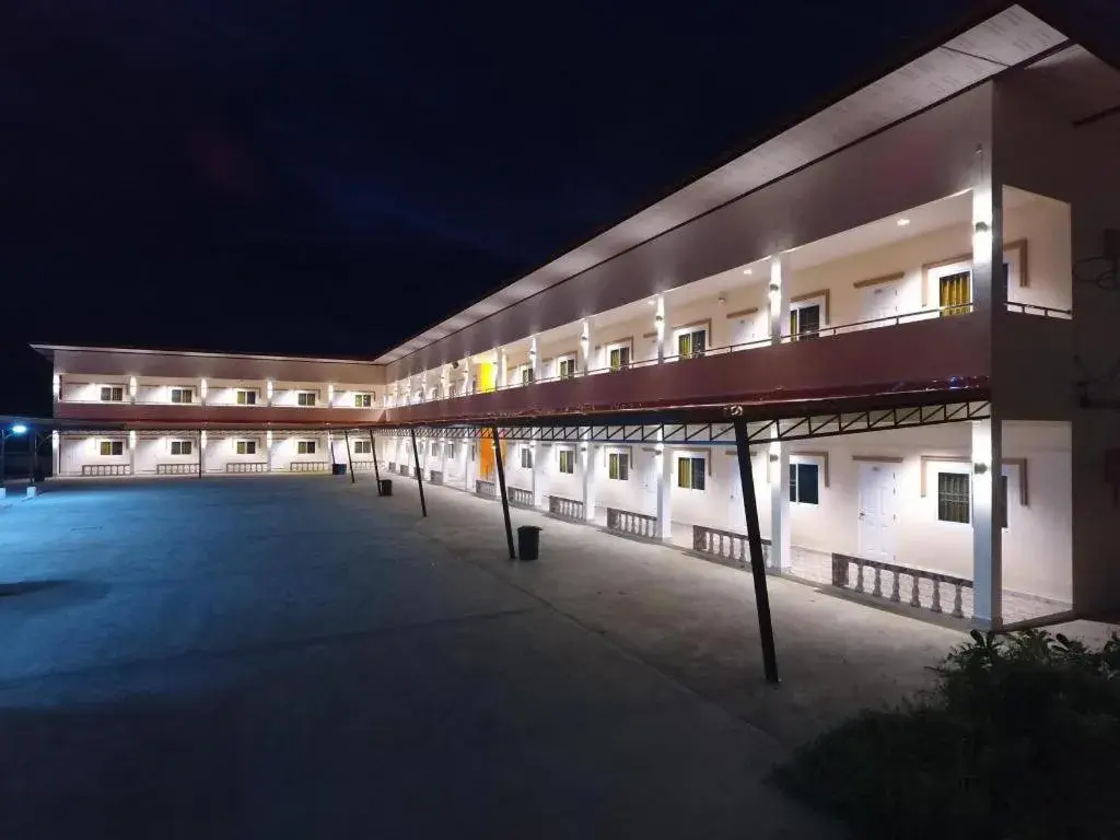 The Phant Hotel The Phant Hotel