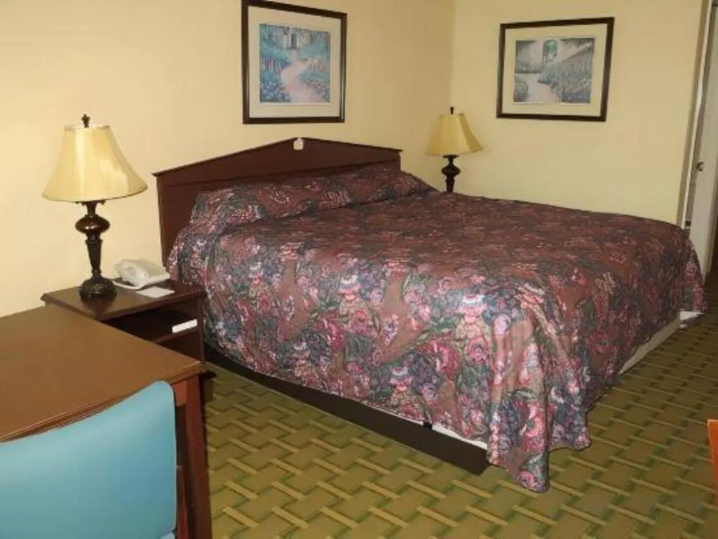 Bed in Quality Inn
