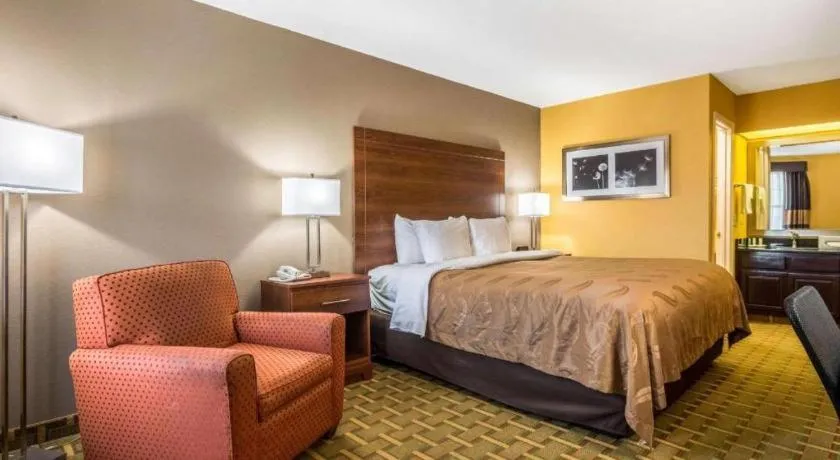 Bed in Quality Inn