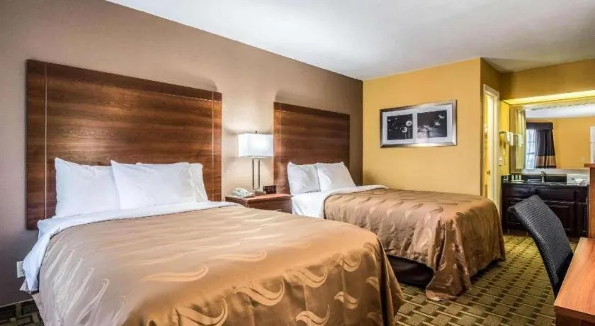 Bed in Quality Inn