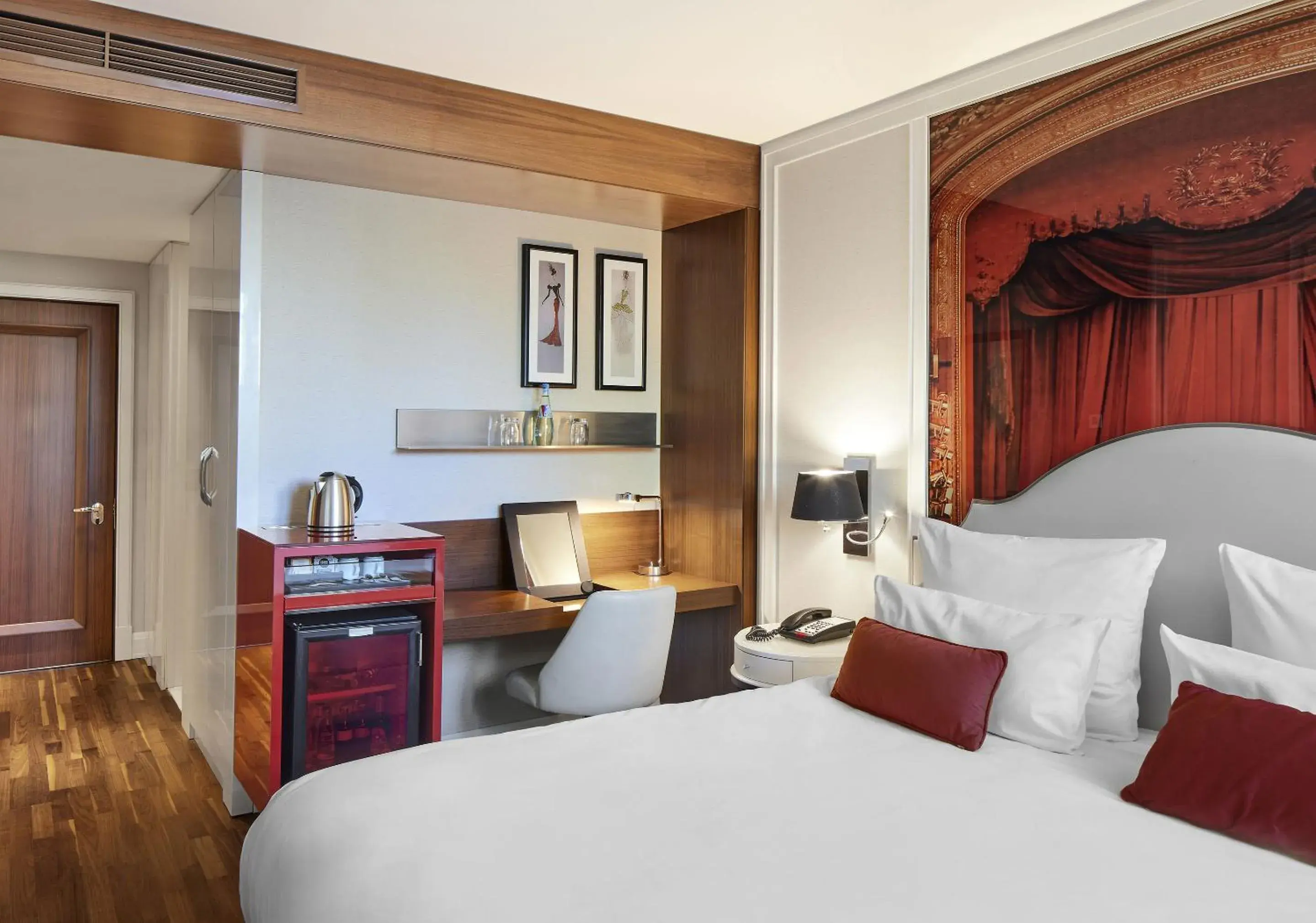 Bed in TITANIC Gendarmenmarkt Berlin Bed in TITANIC Gendarmenmarkt Berlin