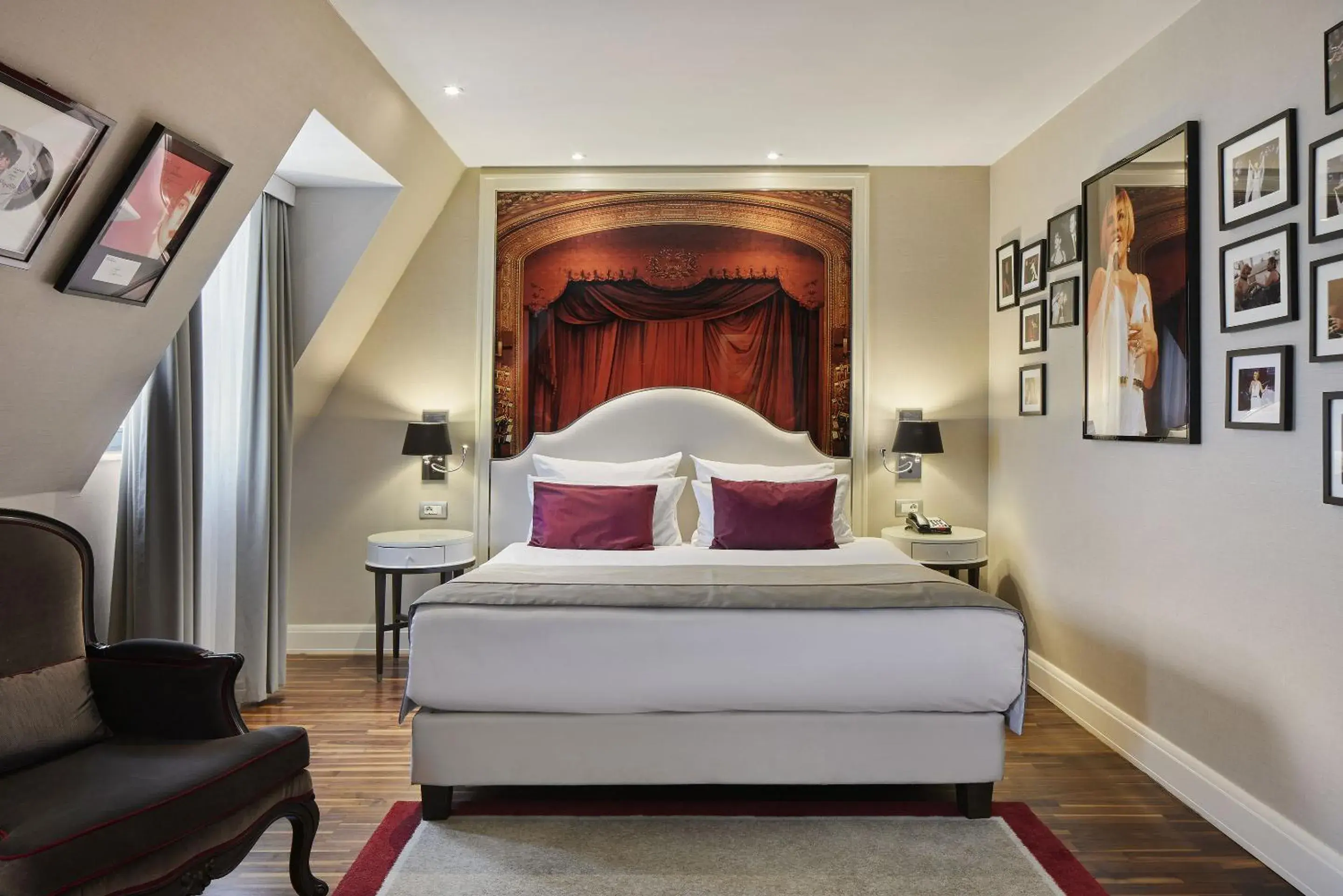 Bed in TITANIC Gendarmenmarkt Berlin Bed in TITANIC Gendarmenmarkt Berlin