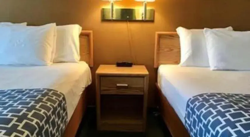 Bed in Travelodge by Wyndham Powell Bed in Travelodge by Wyndham Powell