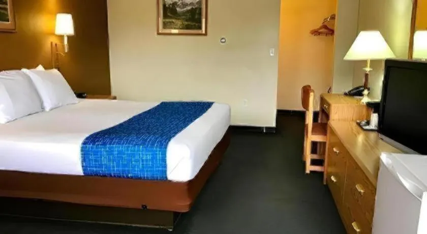 Bed in Travelodge by Wyndham Powell