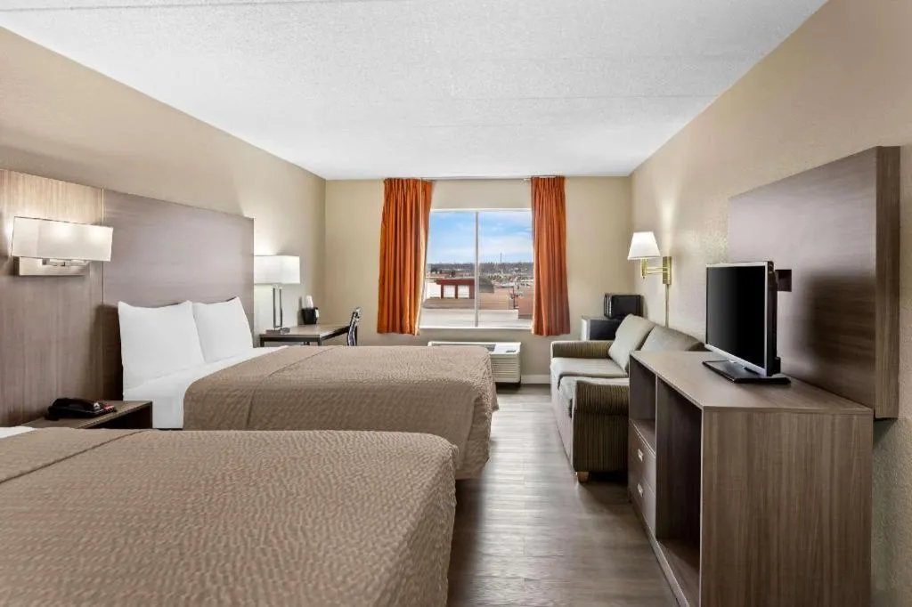 Bed in Econo Lodge Willowbrook